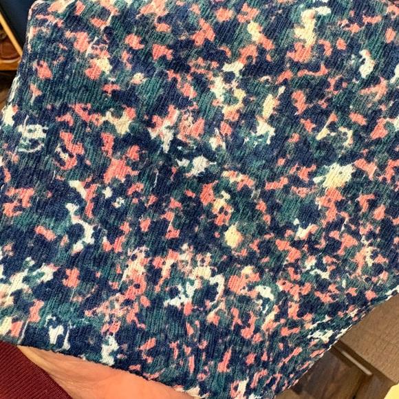 Long-Sleeve V-Neck Blouse with Tie Detail - Picture 4 of 6